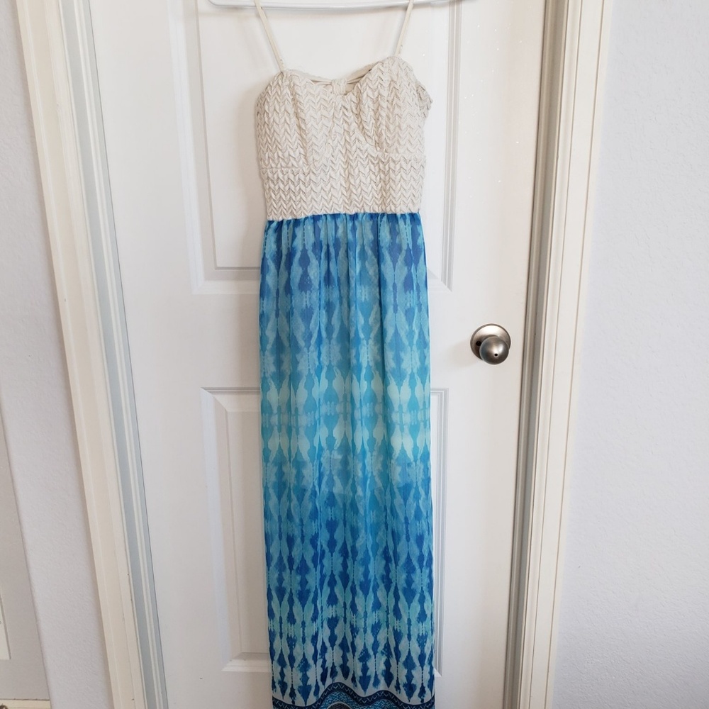 Keyhole back dress
